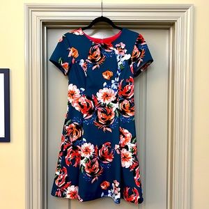 Structured Floral Dress w/Pockets!